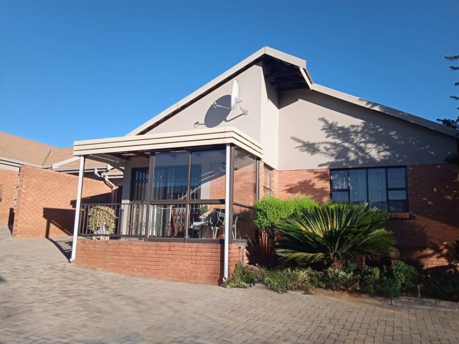 2 Bedroom Property for Sale in Vredenhof Sh Free State